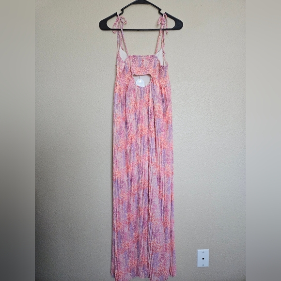 Coco + JaimesonPrinted Sunburst Pleated Maxi Dress - Picture 9 of 11